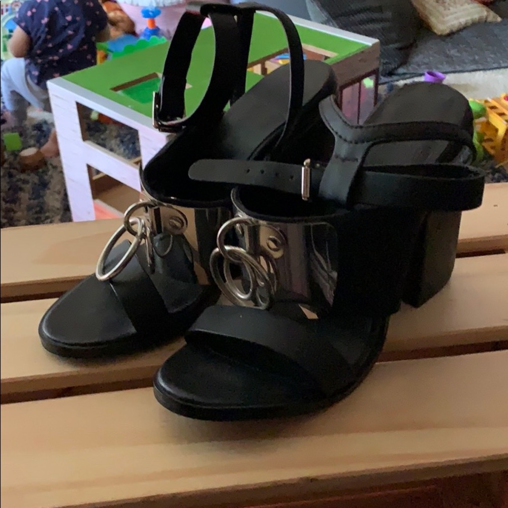 UNIF VAULT HEELS